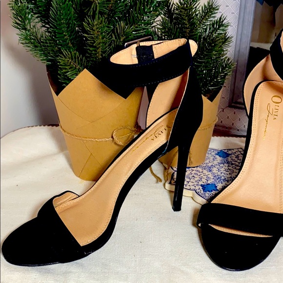 Simple statement black band heel - Picture 2 of 2